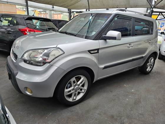 KIA SOUL 1.6 U.121 16V FLEX 4P AUTOMÁTICO KIA SOUL 1.6 U.121 16V FLEX 4P AUTOMÁTICO